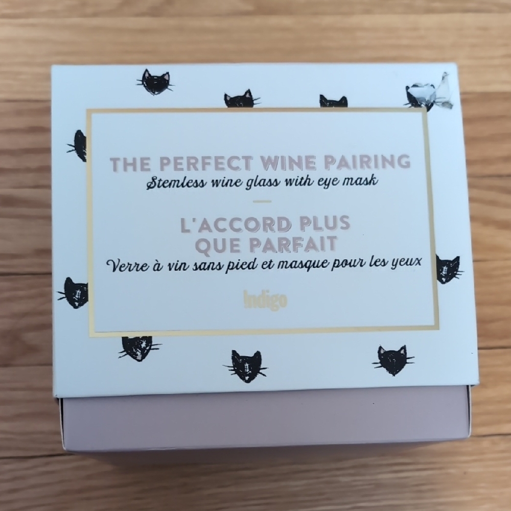 Indigo cat Wine Glass
